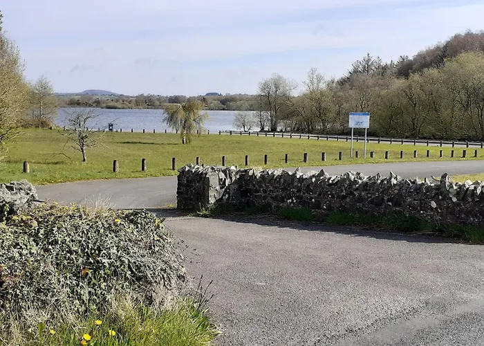 Lakeside Bed & Breakfast *